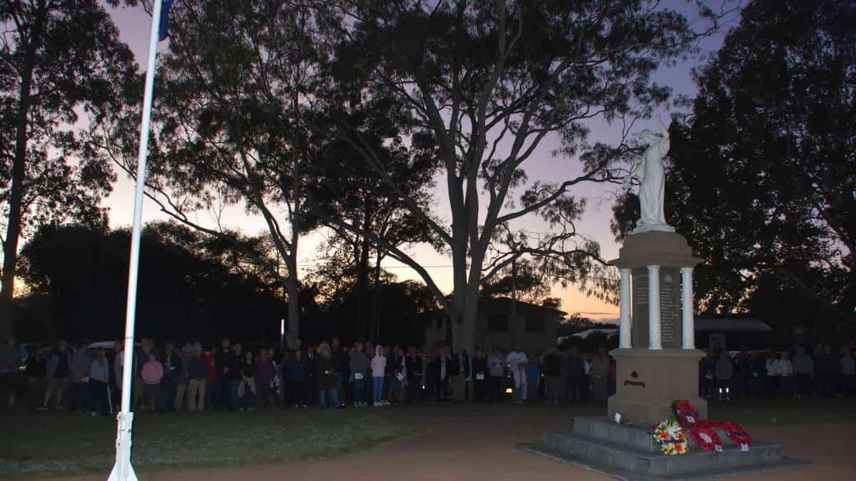 Featured image for “Hundreds gather at Laurieton’s dawn service on Anzac day 2019”